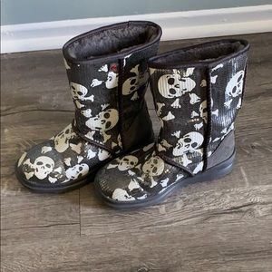 Skull Sequin Uggs size 6